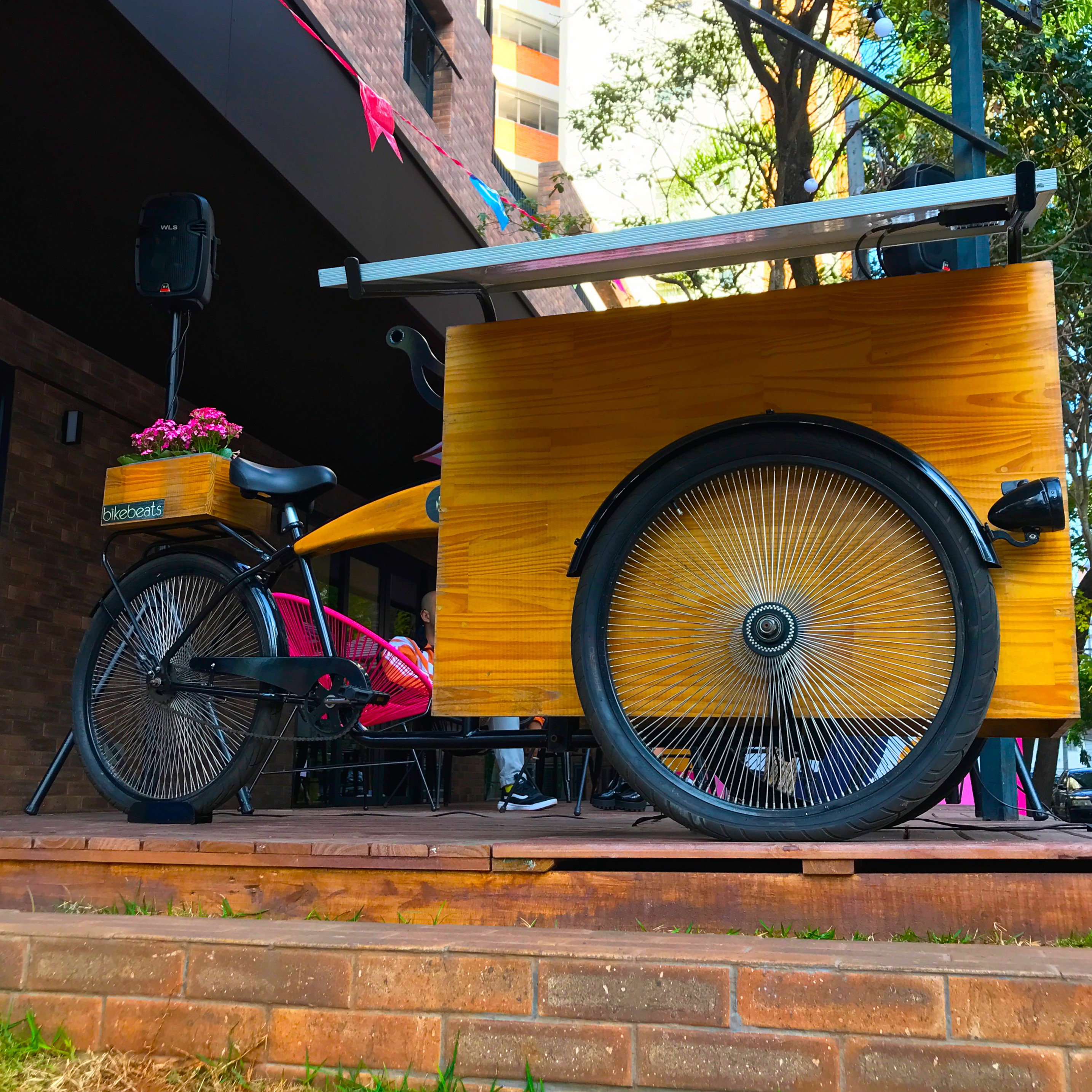 BIKEBEATS - Bike DJ movido a energia Solar